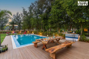 StayVista at Barton Estate with Outdoor Pool - Manesar